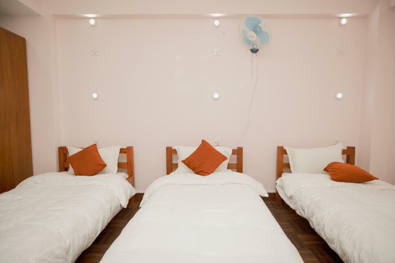 Hostel Famous House Katmandu Zewnętrze zdjęcie