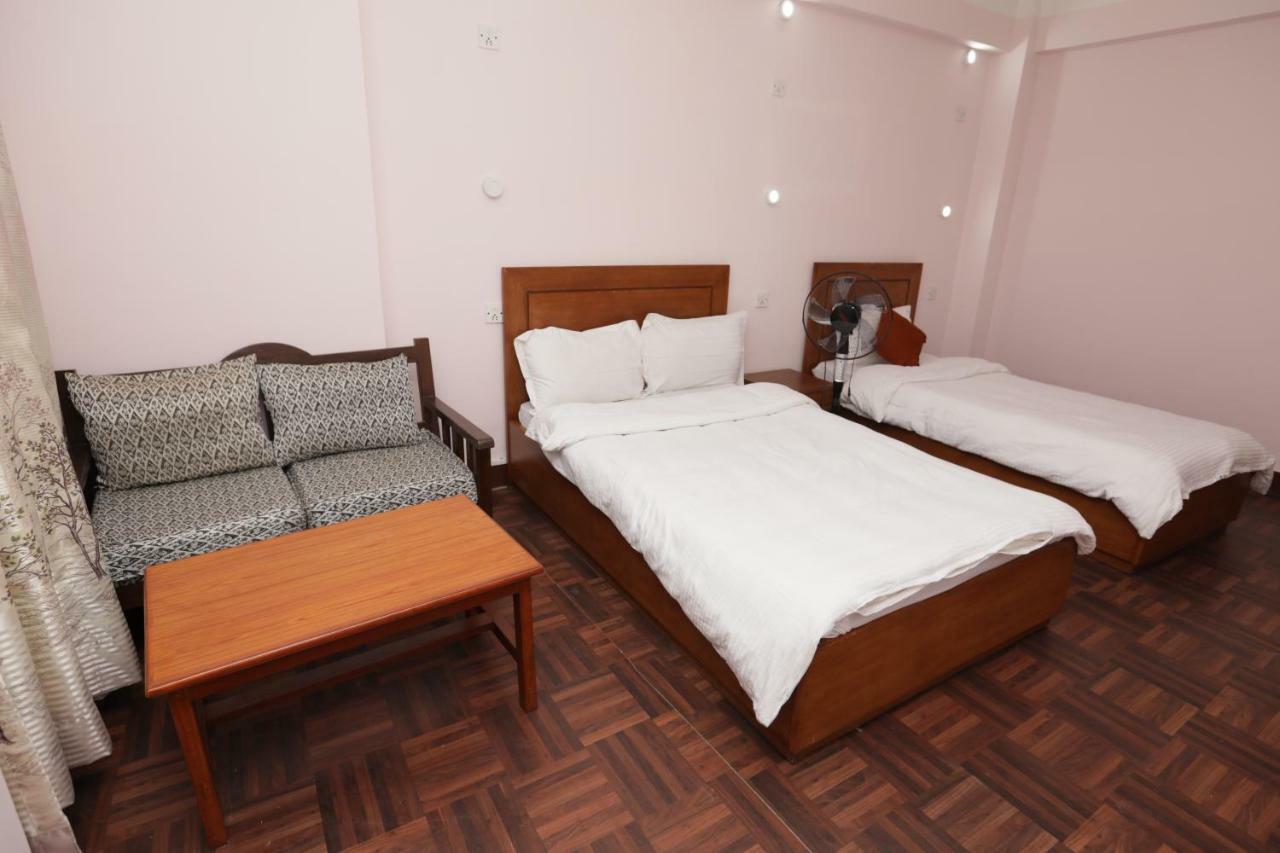 Hostel Famous House Katmandu Zewnętrze zdjęcie