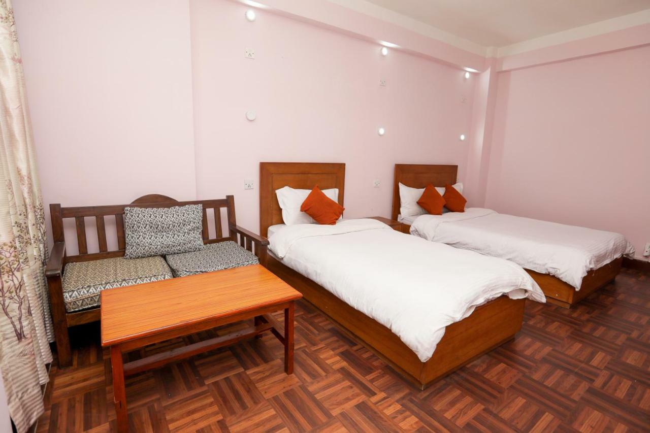 Hostel Famous House Katmandu Zewnętrze zdjęcie