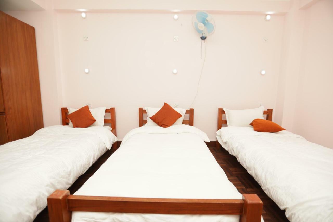 Hostel Famous House Katmandu Zewnętrze zdjęcie