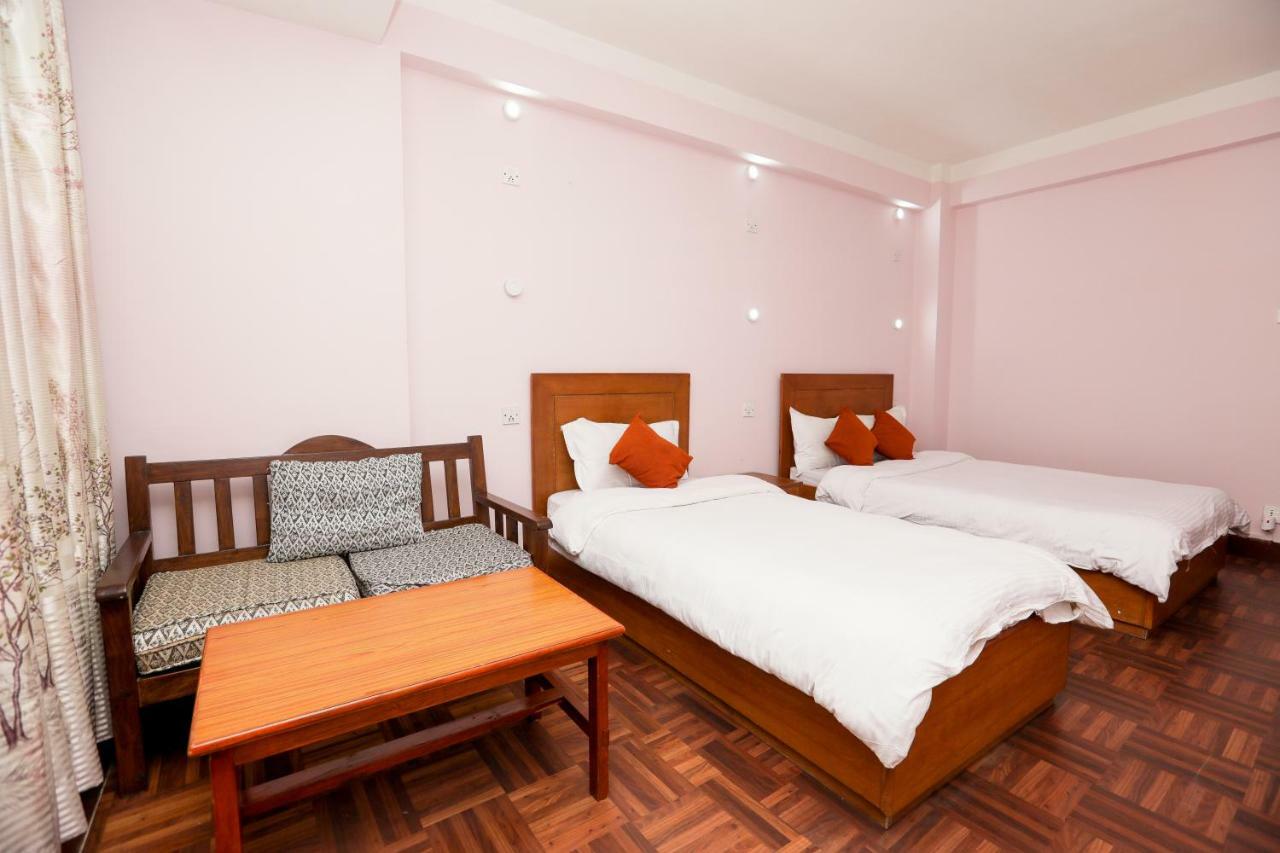 Hostel Famous House Katmandu Zewnętrze zdjęcie